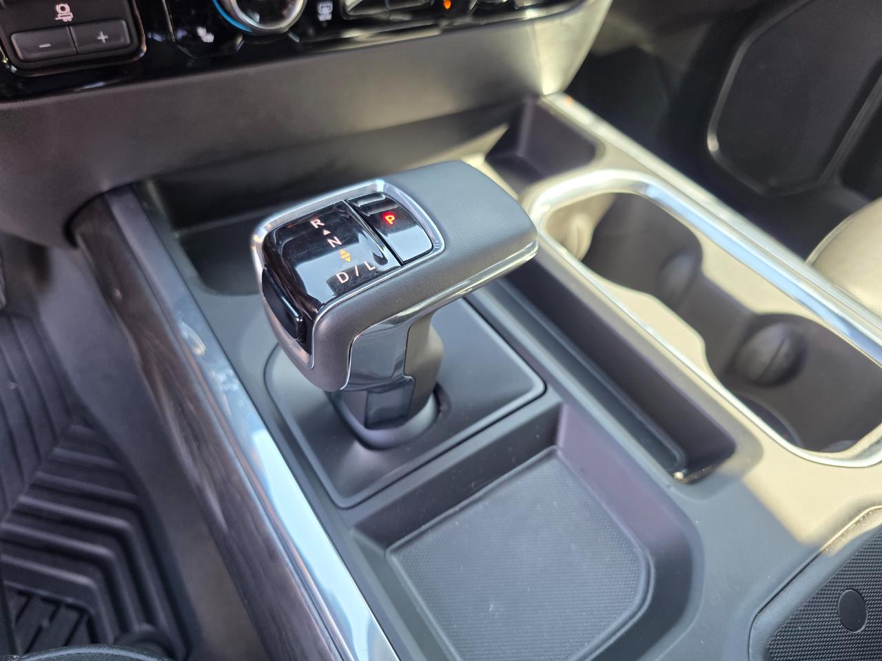 Chevrolet Silverado 1500 LTZ Crew Cab 4WD 2024