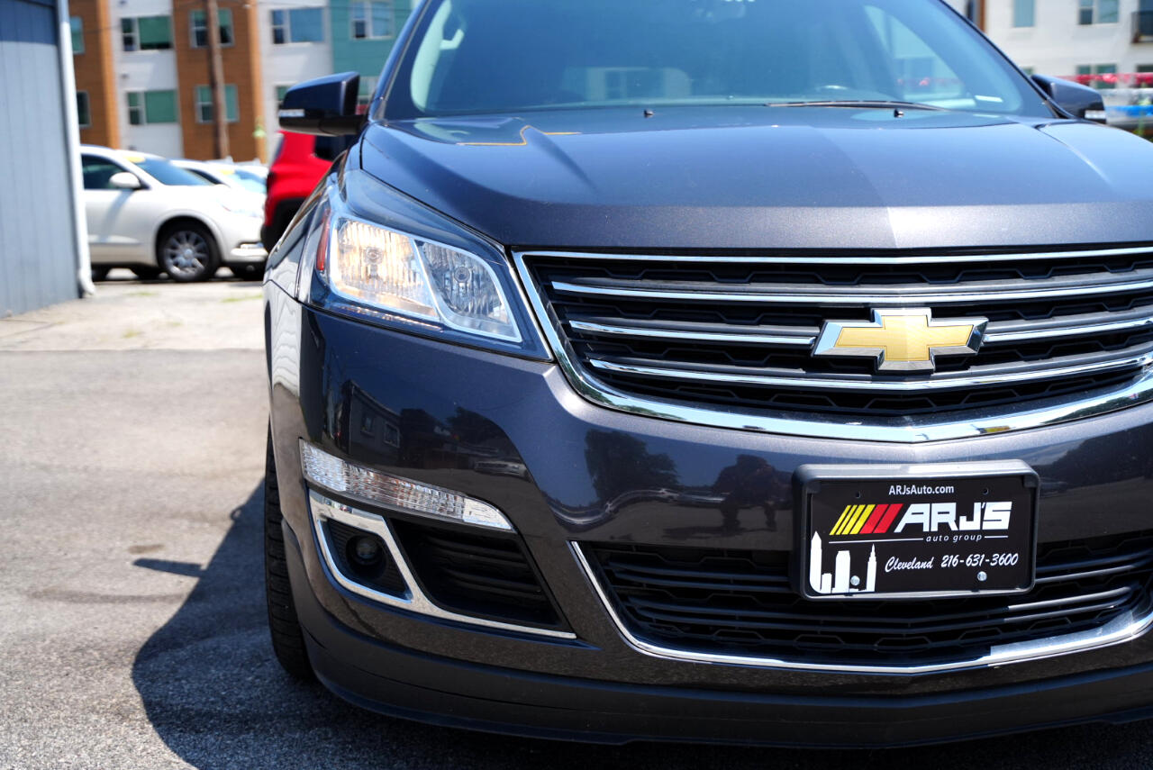 2015 Chevrolet Traverse 1LT photo 3