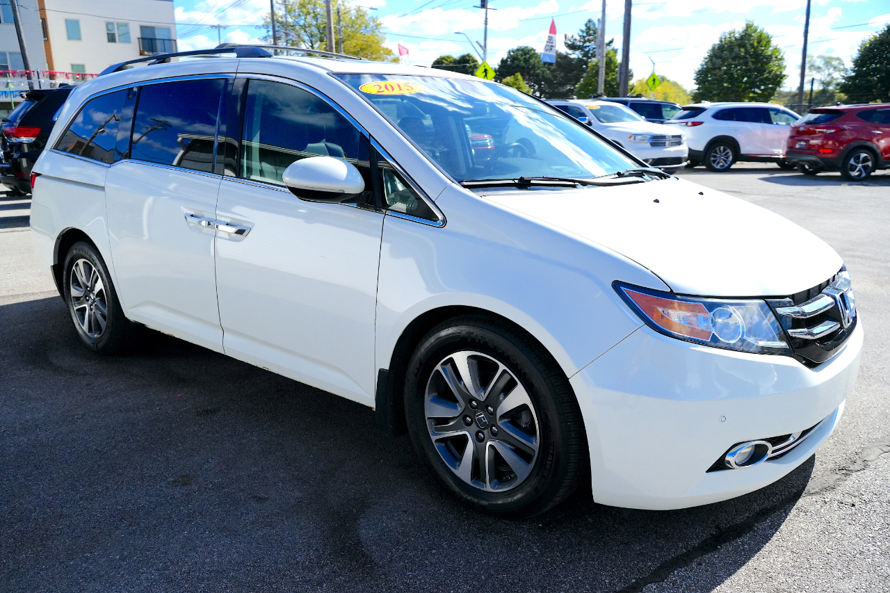 2015 Honda Odyssey Touring Elite photo 3
