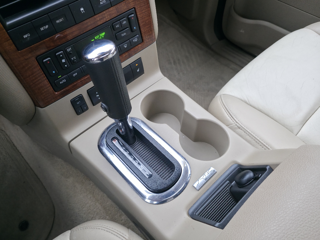 Ford Explorer 4WD 4dr Eddie Bauer 2010 Ford Explorer 4WD 4dr Eddie Bauer 2010