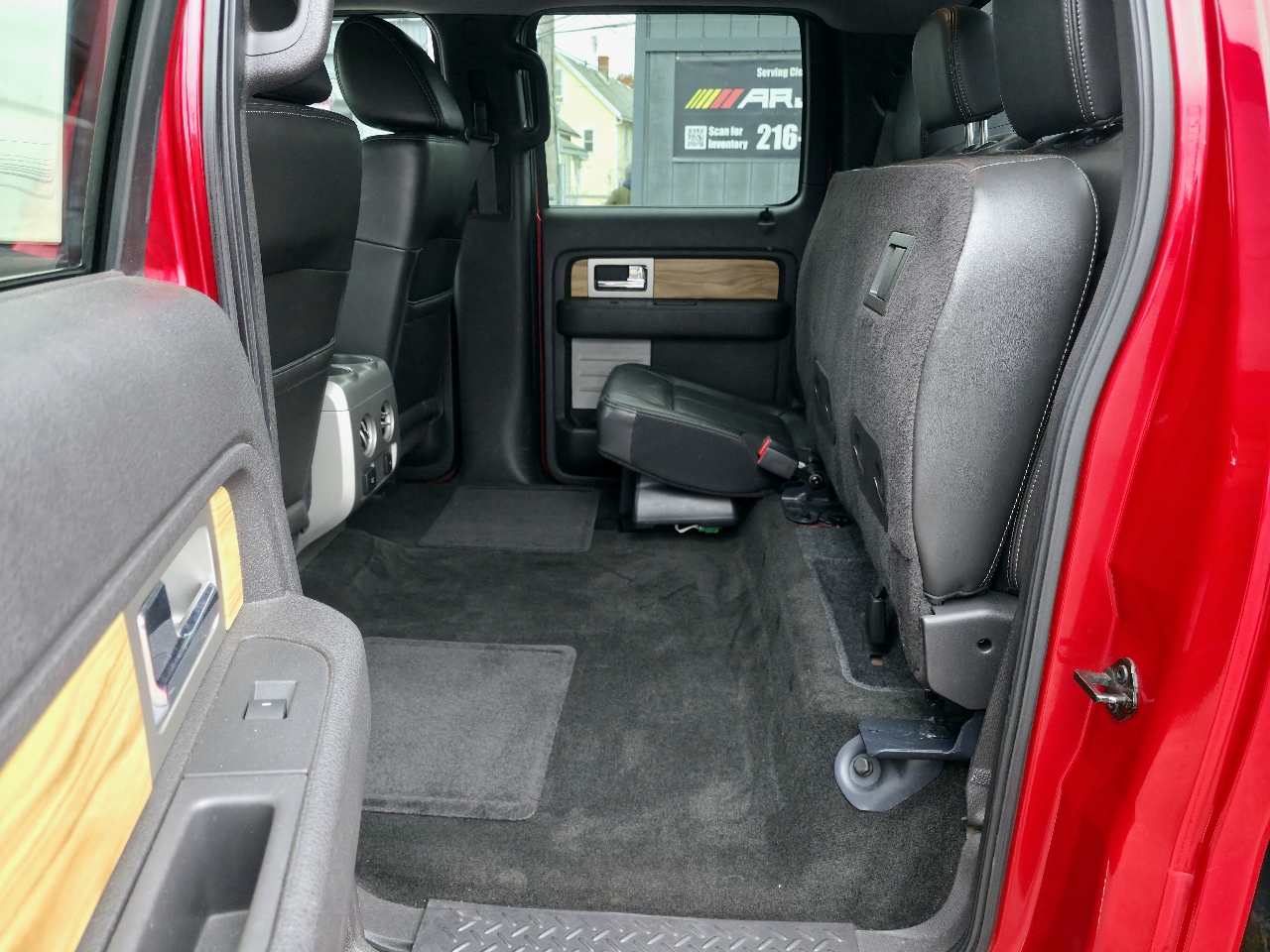 Ford F-150 4WD SuperCrew 145" Platinum 2011