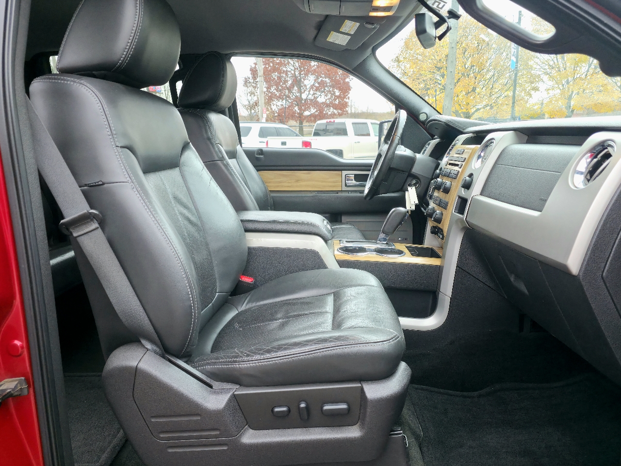 Ford F-150 4WD SuperCrew 145" Platinum 2011