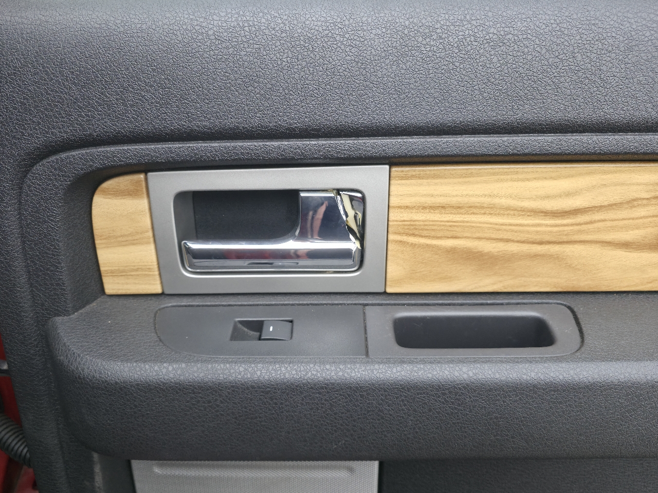 Ford F-150 4WD SuperCrew 145" Platinum 2011