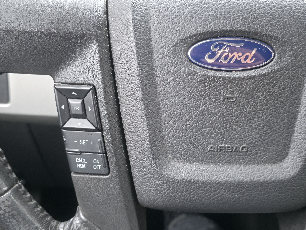 Ford F-150 4WD SuperCrew 145" Platinum 2011