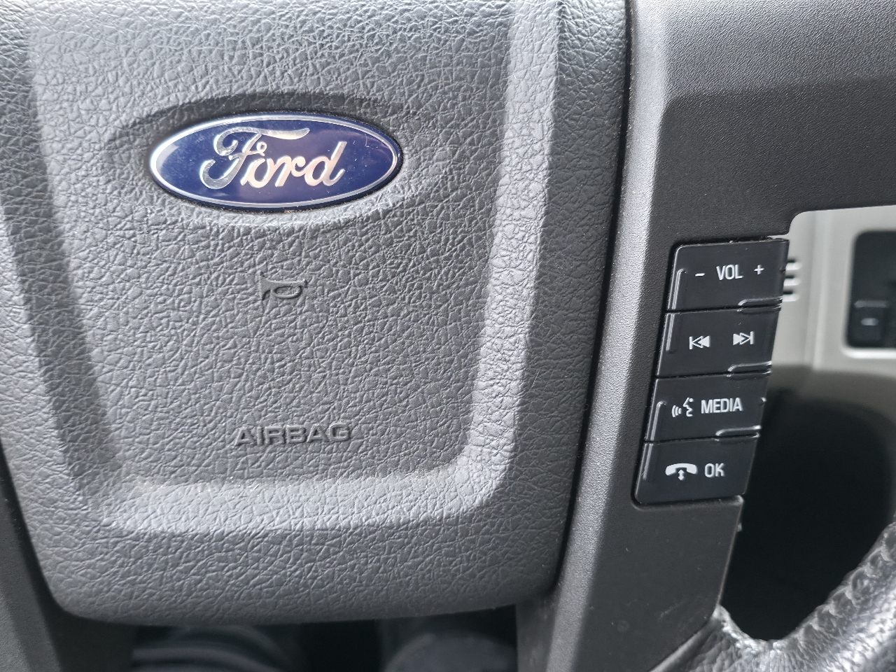 Ford F-150 4WD SuperCrew 145" Platinum 2011