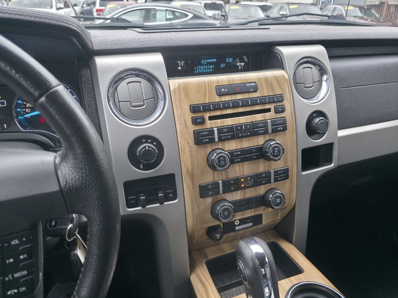 Ford F-150 4WD SuperCrew 145" Platinum 2011