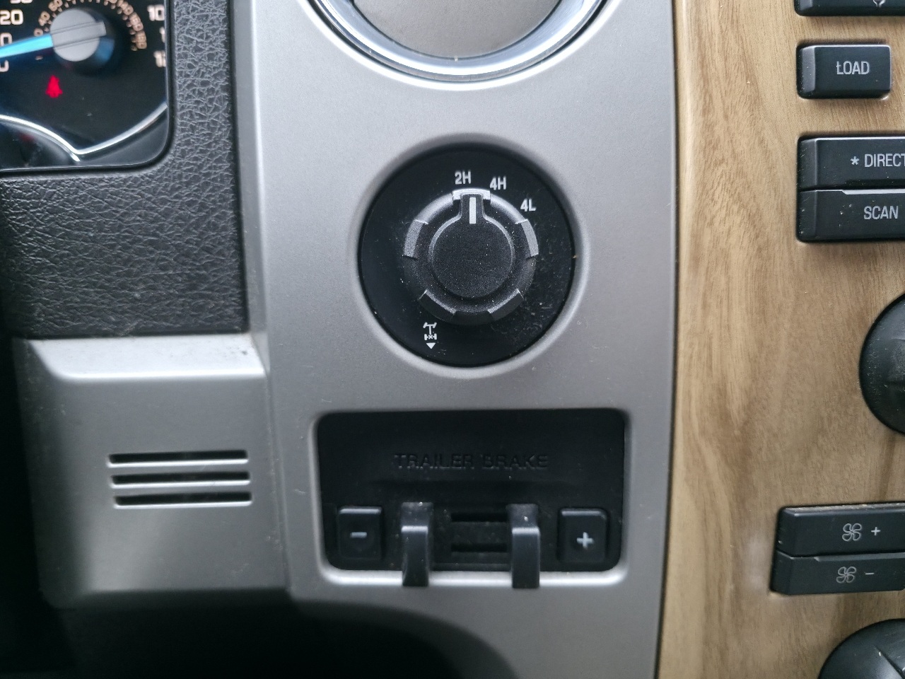 Ford F-150 4WD SuperCrew 145" Platinum 2011