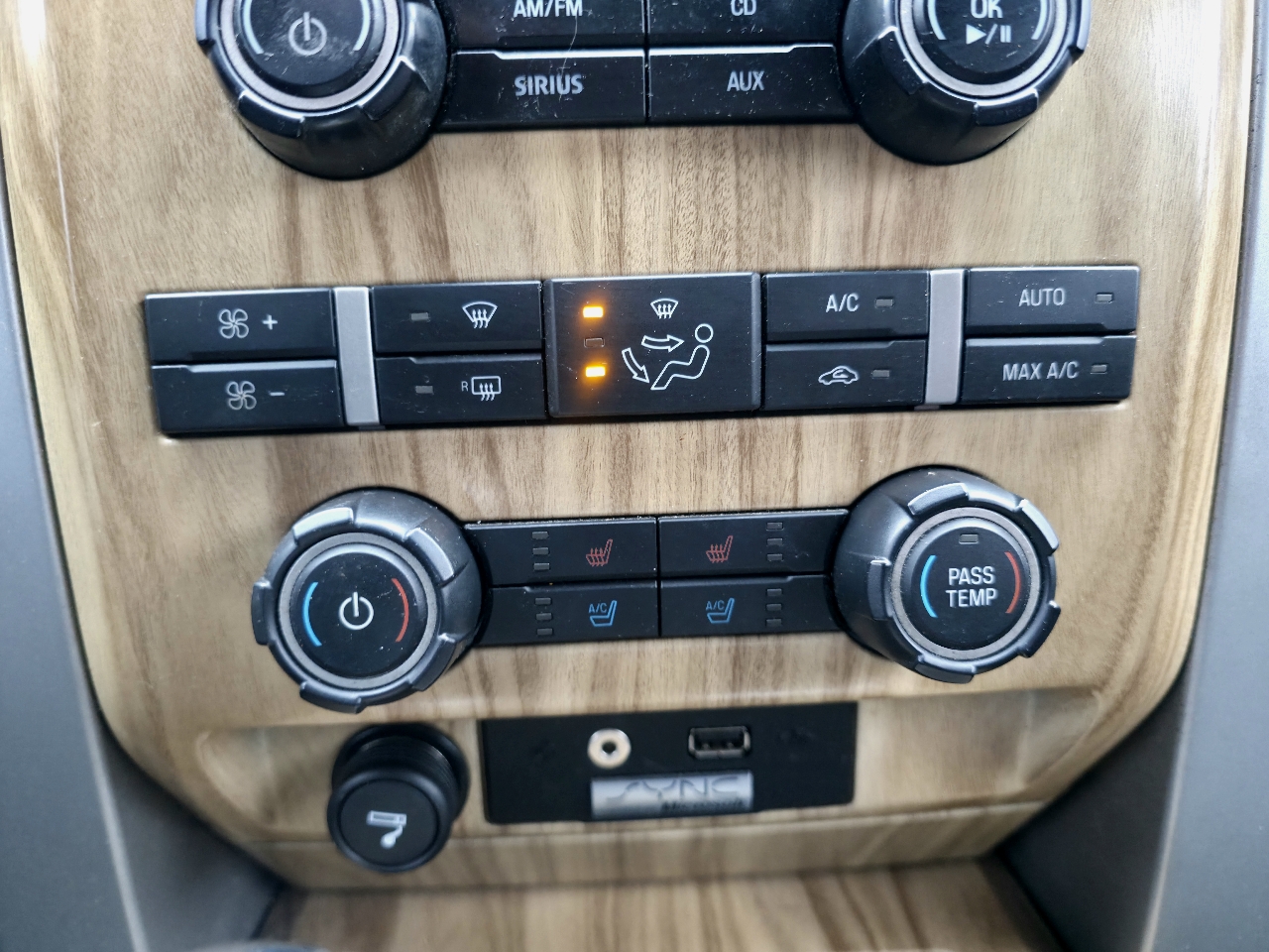 Ford F-150 4WD SuperCrew 145" Platinum 2011