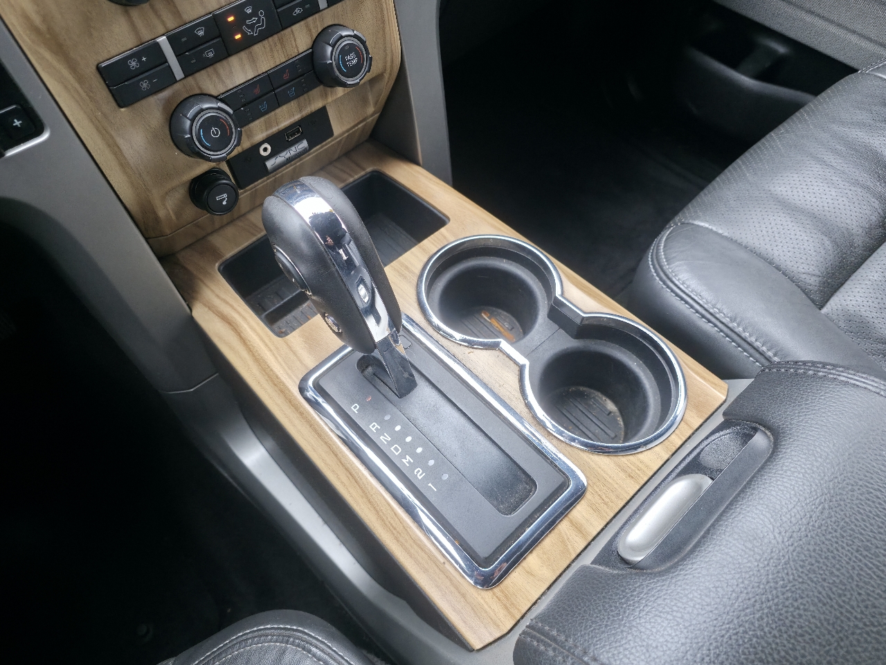 Ford F-150 4WD SuperCrew 145" Platinum 2011