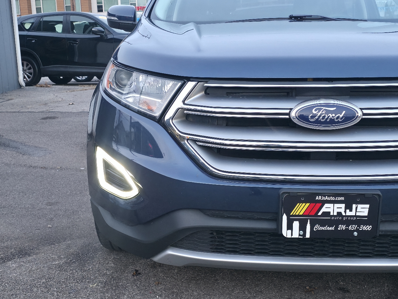 2017 Ford Edge SEL photo 2