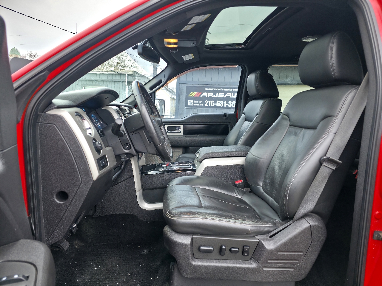 Ford F-150 4WD SuperCrew 145" Platinum 2011