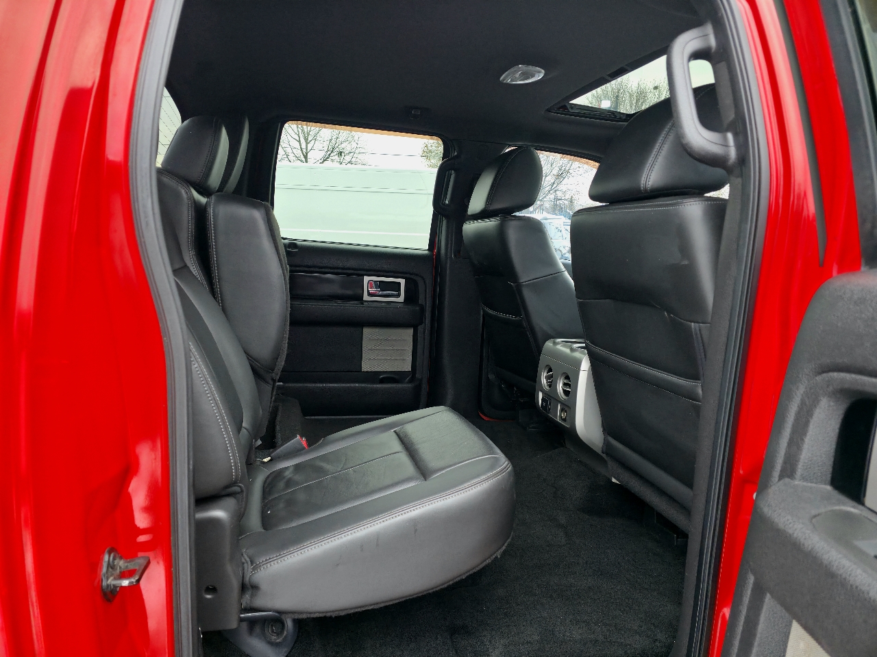 Ford F-150 4WD SuperCrew 145" Platinum 2011