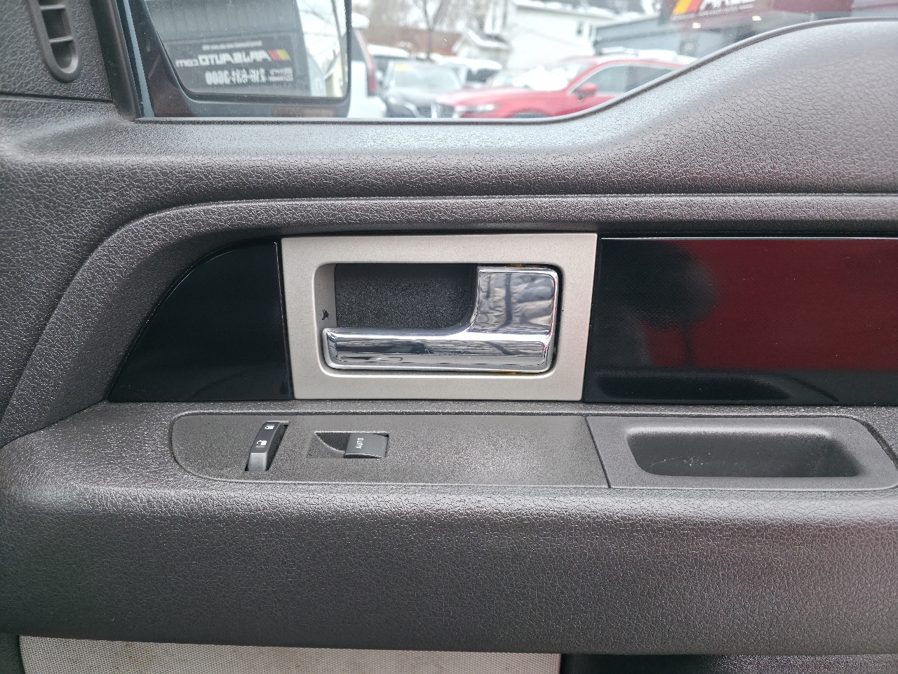 Ford F-150 4WD SuperCrew 145" Platinum 2011