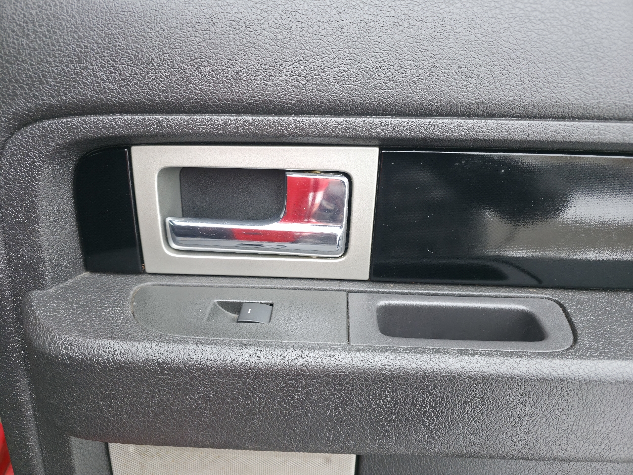 Ford F-150 4WD SuperCrew 145" Platinum 2011