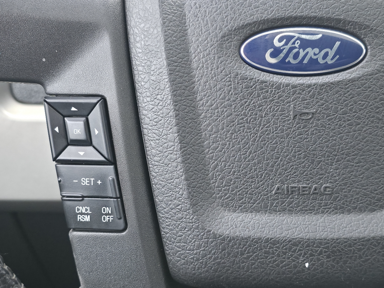 Ford F-150 4WD SuperCrew 145" Platinum 2011