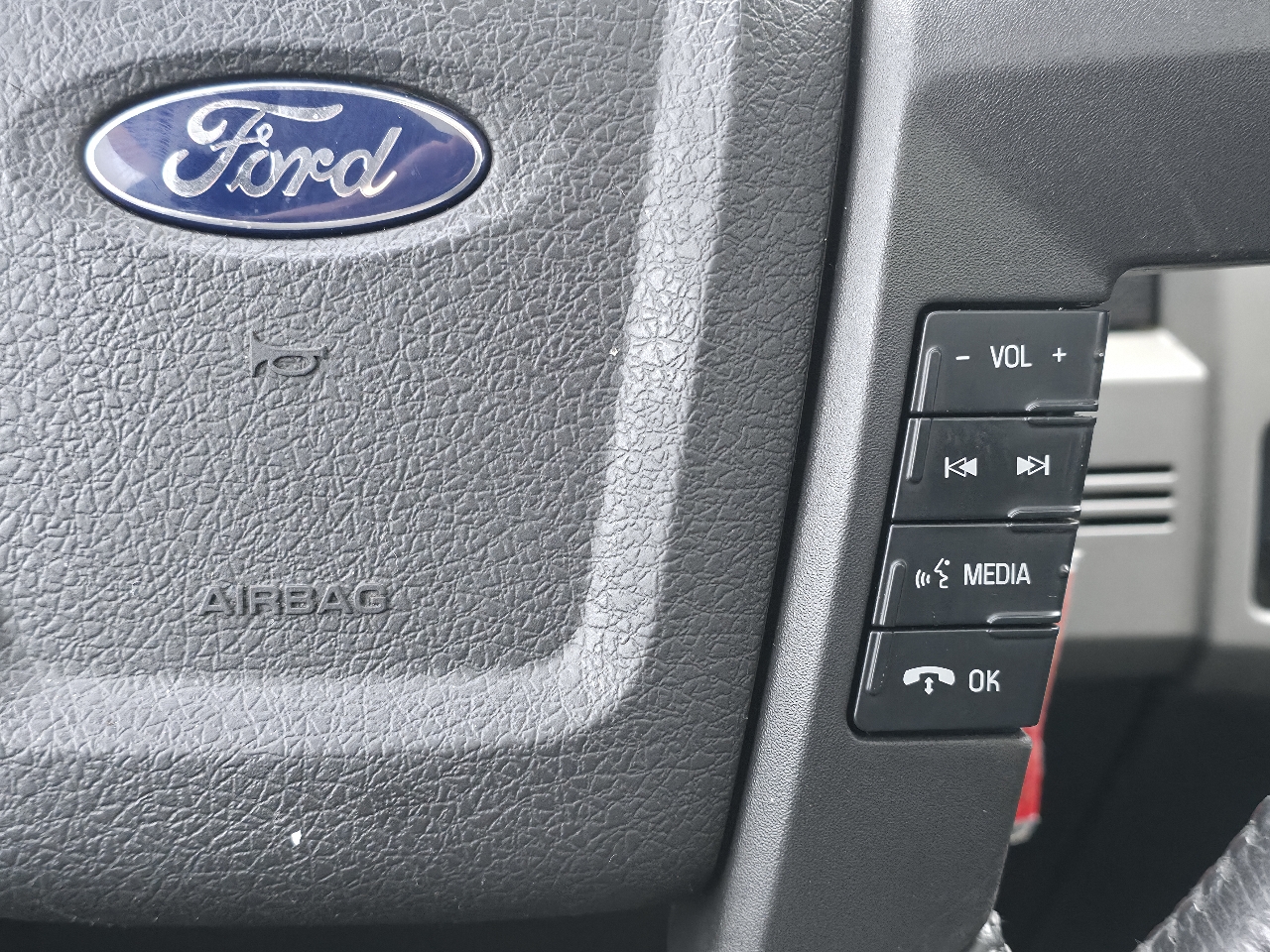 Ford F-150 4WD SuperCrew 145" Platinum 2011