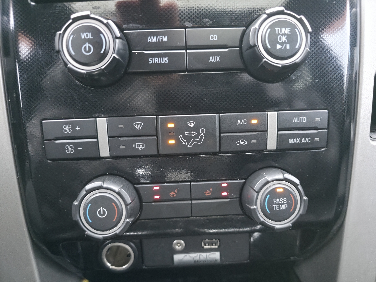 Ford F-150 4WD SuperCrew 145" Platinum 2011