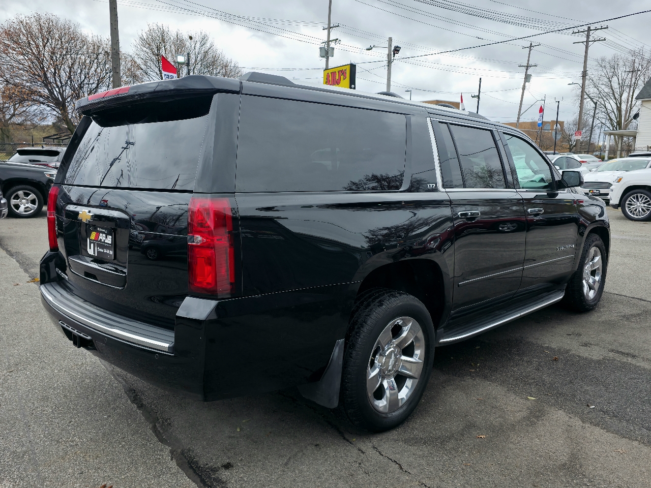 2016 Chevrolet Suburban 1500 LTZ photo 4
