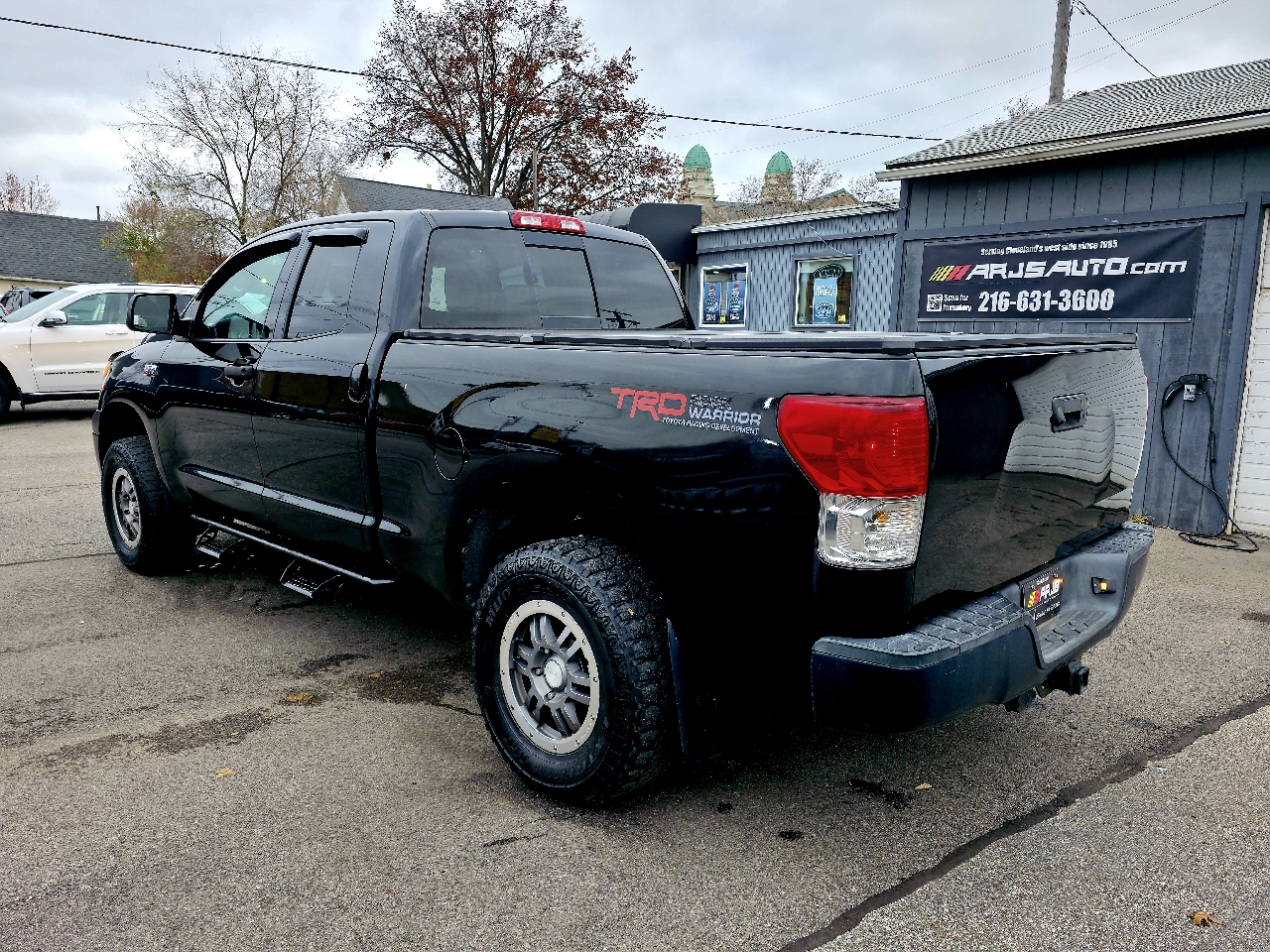 Toyota Tundra 4WD Truck Double Cab 5.7L V8 6-Spd AT (Natl) 2012