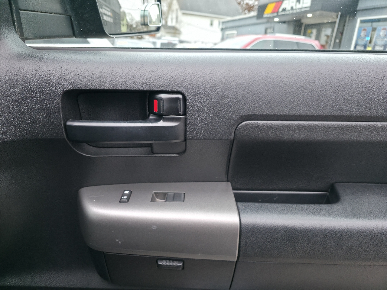 Toyota Tundra 4WD Truck Double Cab 5.7L V8 6-Spd AT (Natl) 2012