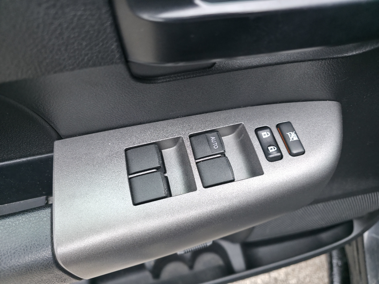 Toyota Tundra 4WD Truck Double Cab 5.7L V8 6-Spd AT (Natl) 2012