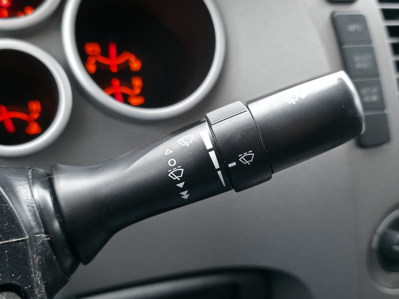 Toyota Tundra 4WD Truck Double Cab 5.7L V8 6-Spd AT (Natl) 2012