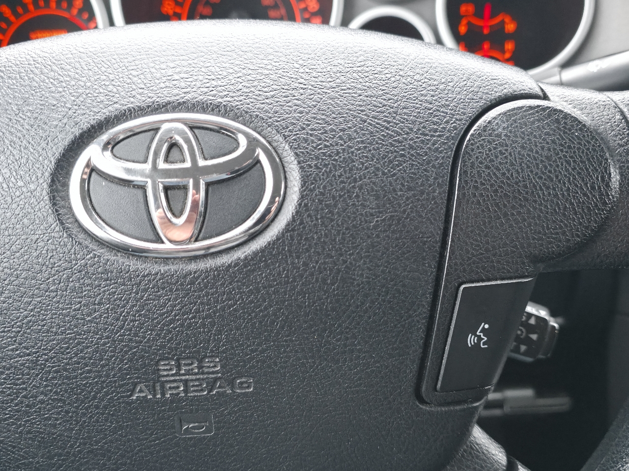 Toyota Tundra 4WD Truck Double Cab 5.7L V8 6-Spd AT (Natl) 2012