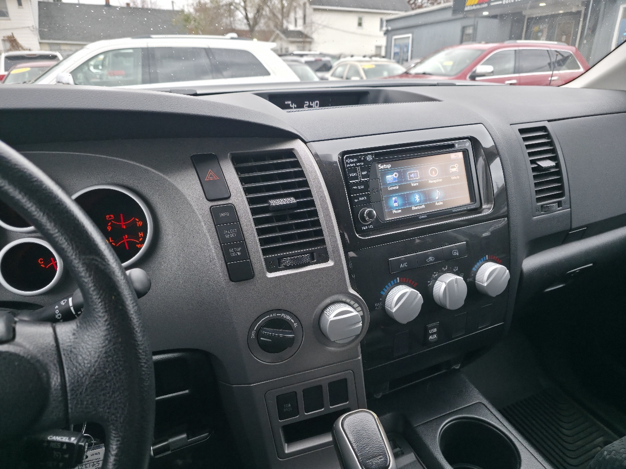 Toyota Tundra 4WD Truck Double Cab 5.7L V8 6-Spd AT (Natl) 2012