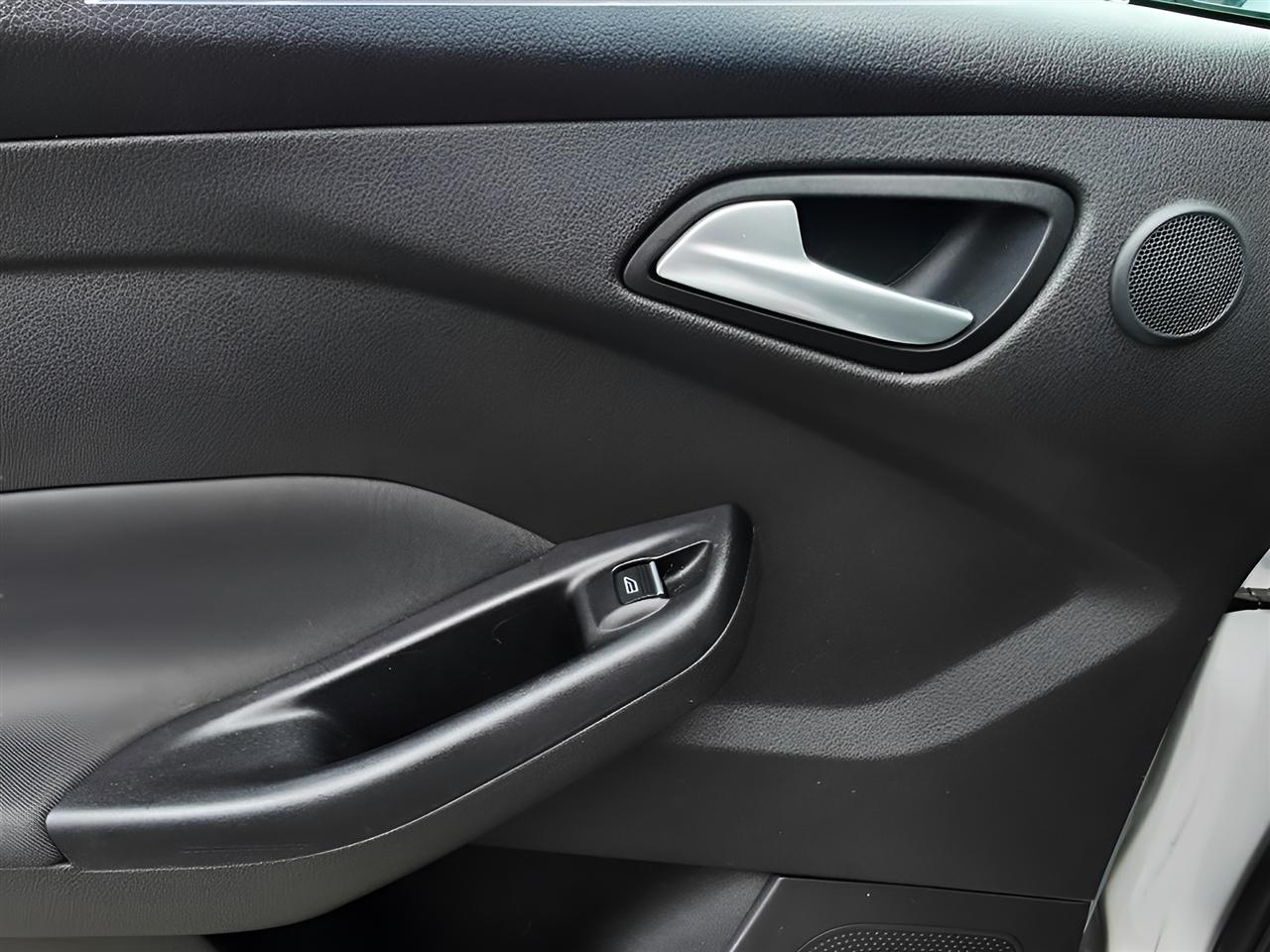 Ford Focus Titanium Hatch 2017