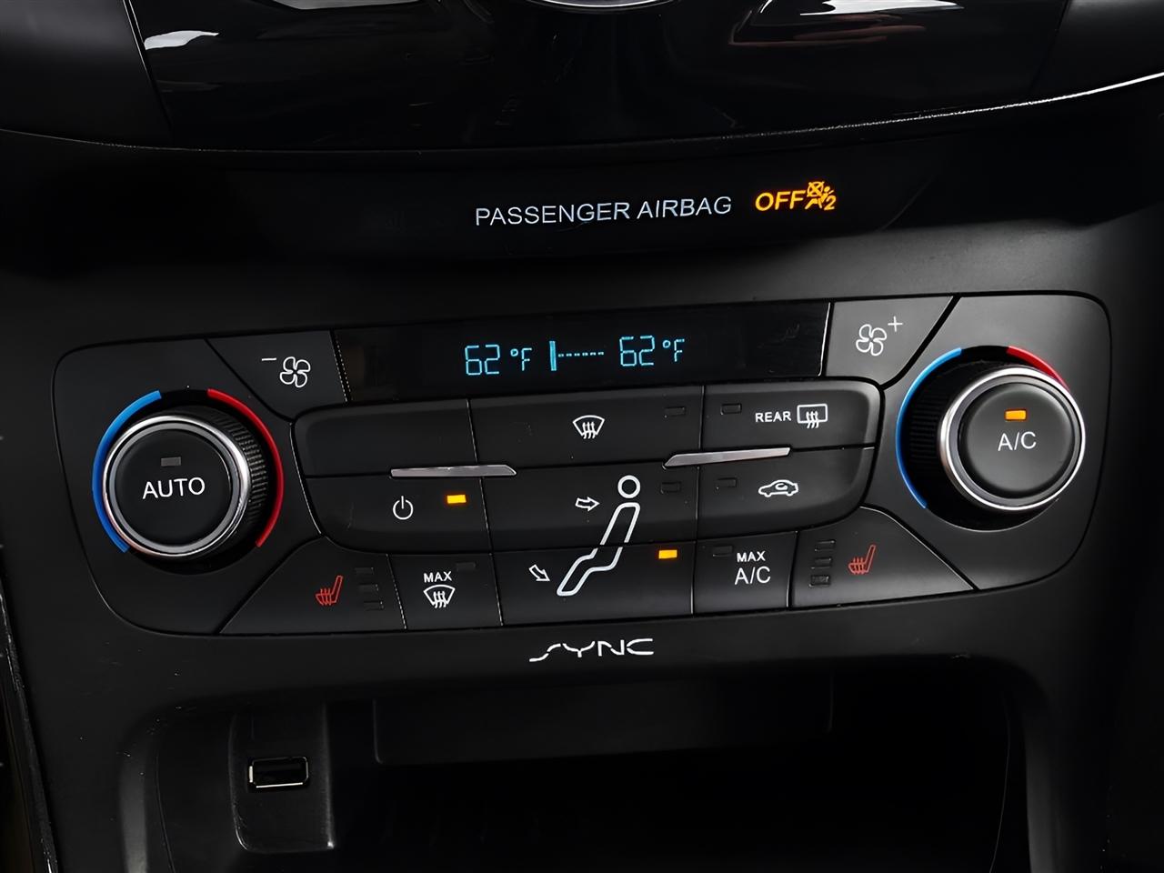Ford Focus Titanium Hatch 2017