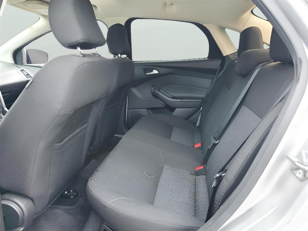 Ford Focus SE Sedan 2016