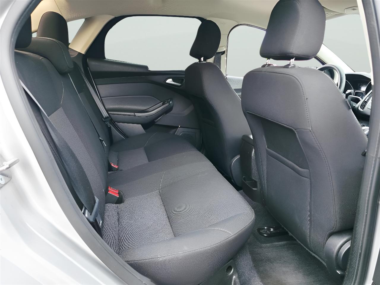 Ford Focus SE Sedan 2016