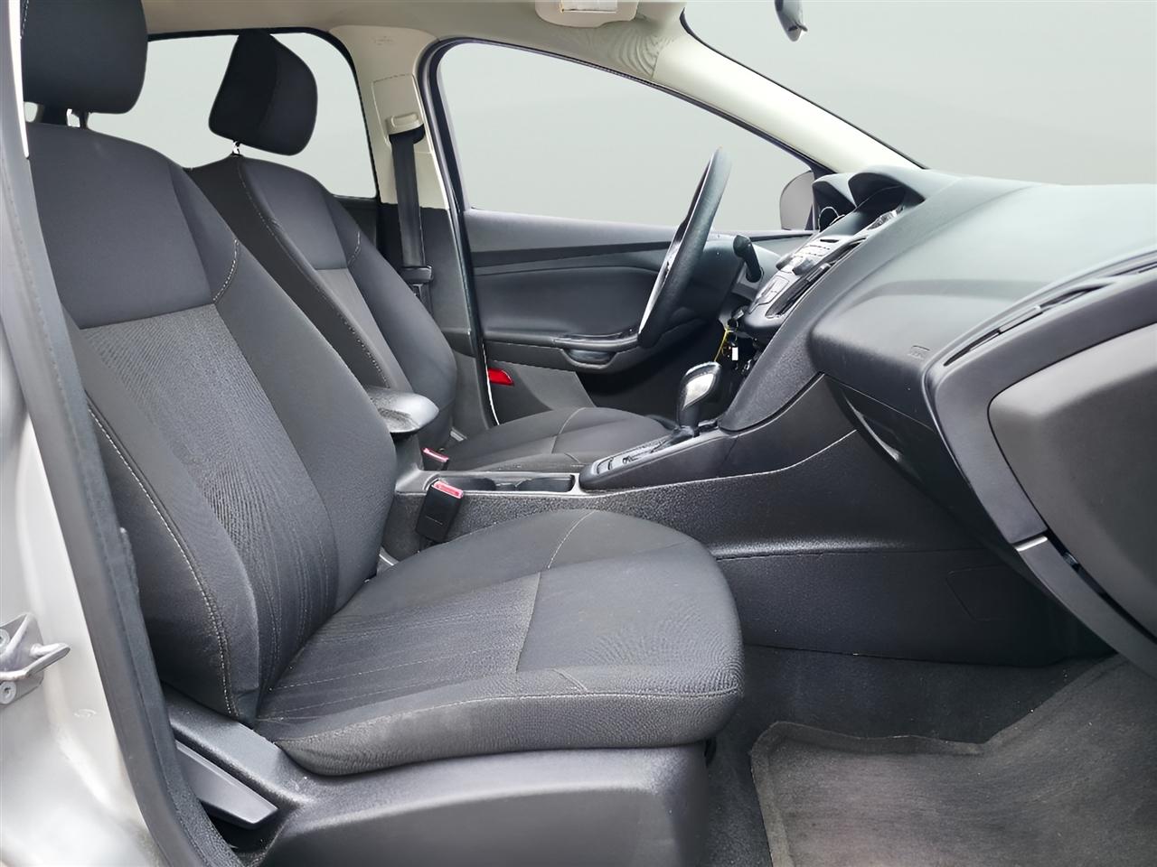 Ford Focus SE Sedan 2016