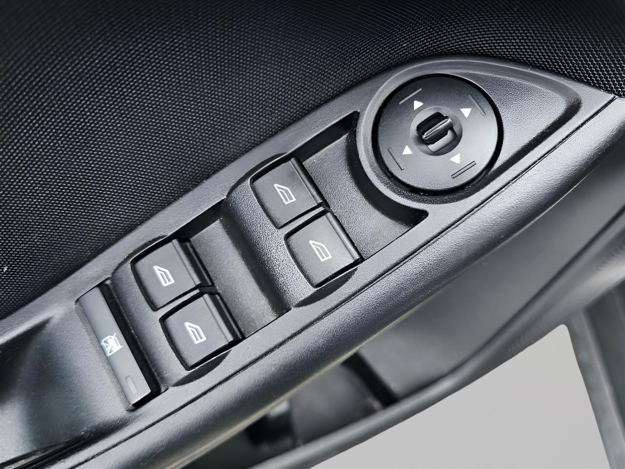Ford Focus SE Sedan 2016