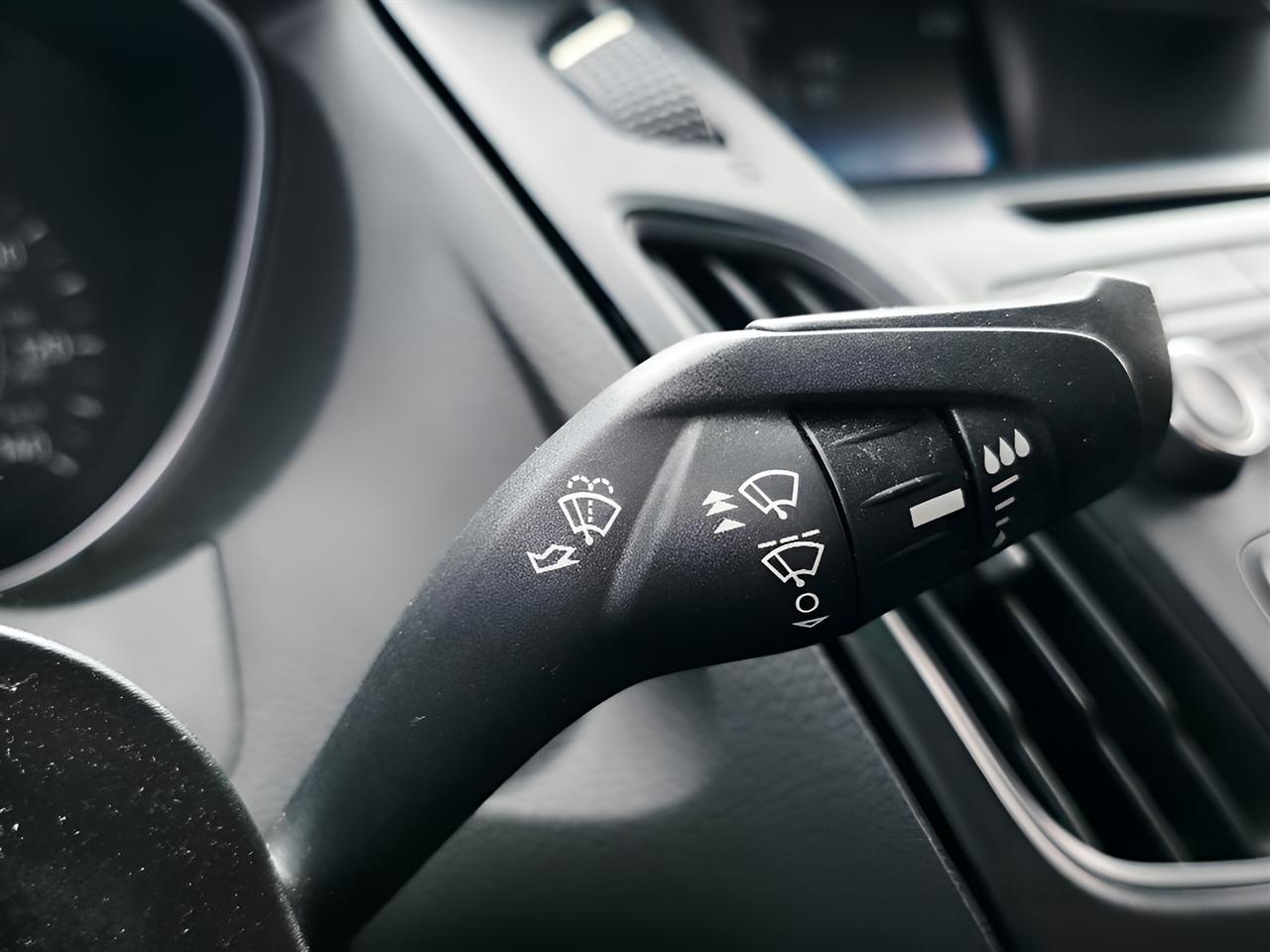 Ford Focus SE Sedan 2016