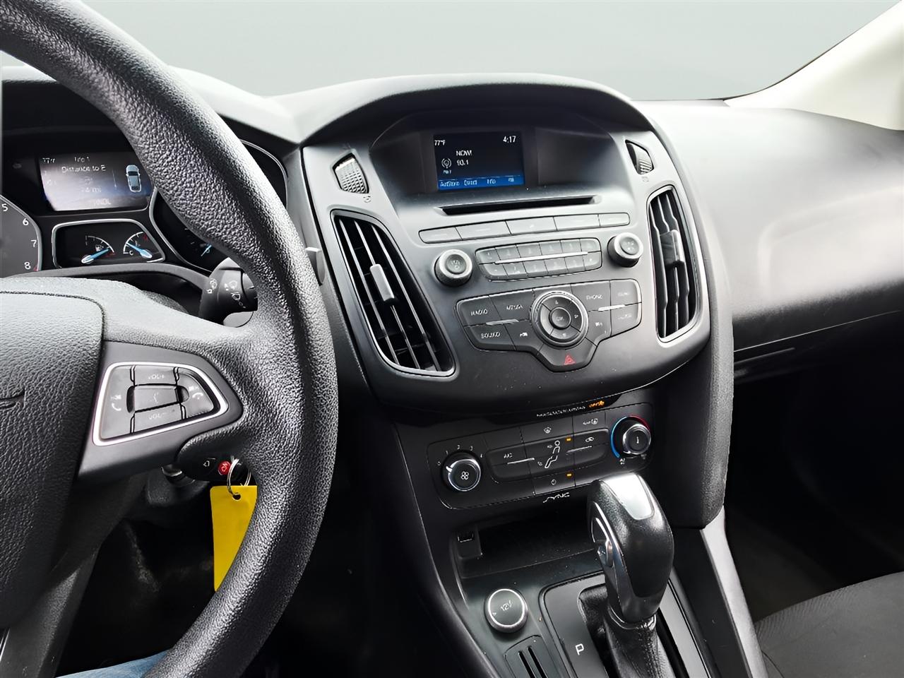 Ford Focus SE Sedan 2016