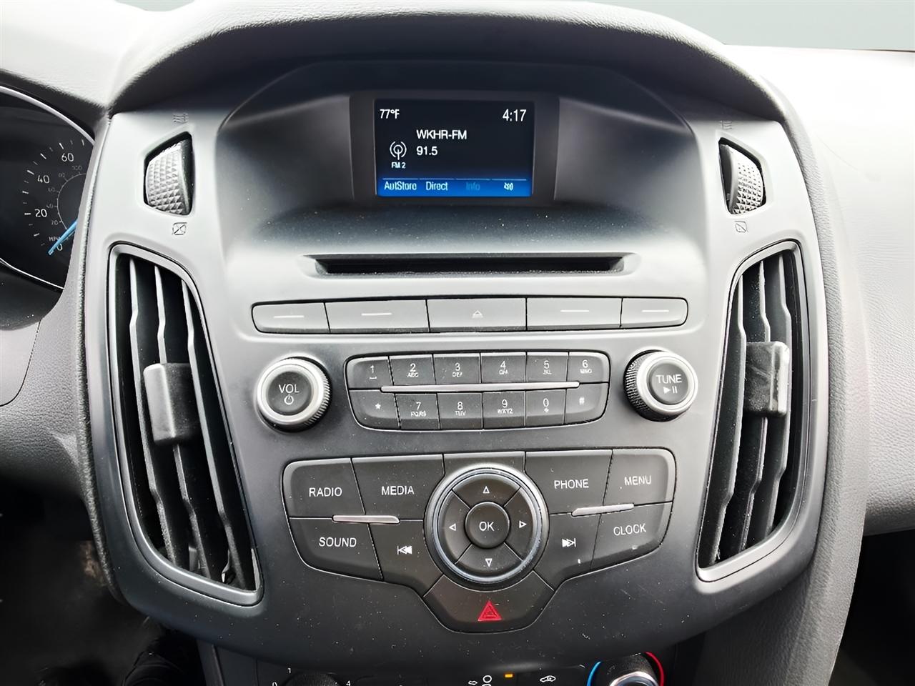 Ford Focus SE Sedan 2016