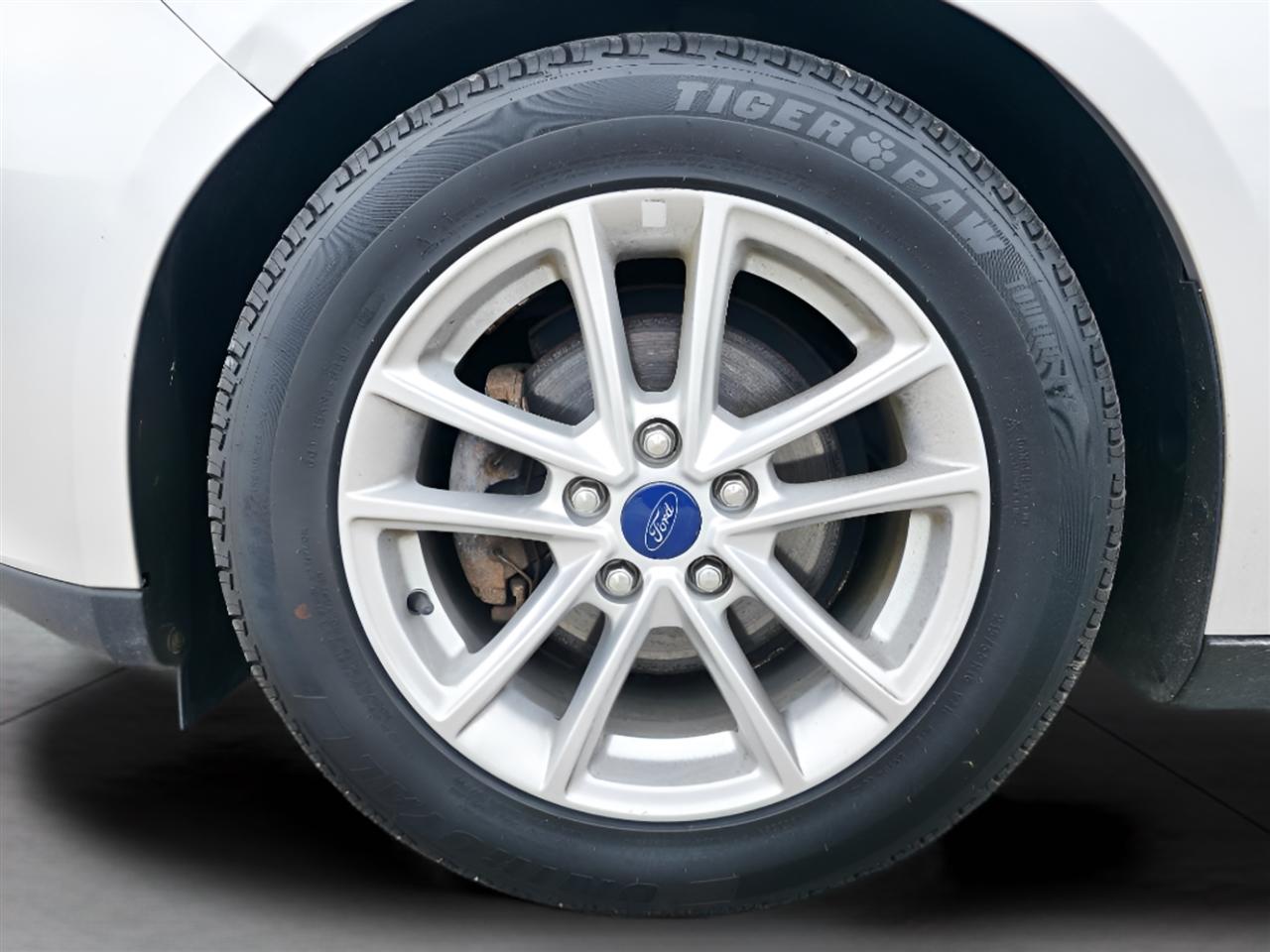 Ford Focus SE Sedan 2016