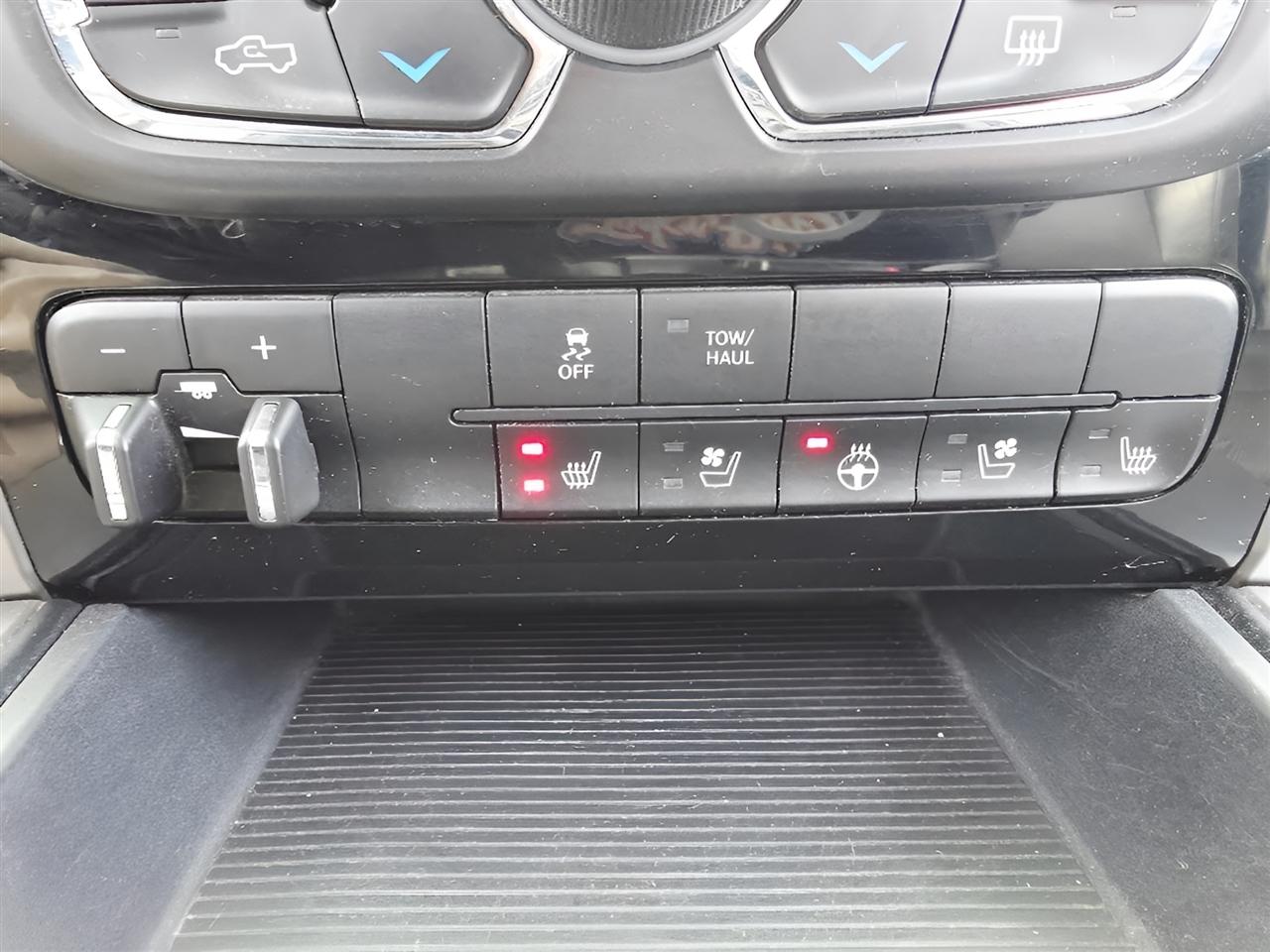 RAM 1500 Sport Crew Cab SWB 4WD 2014