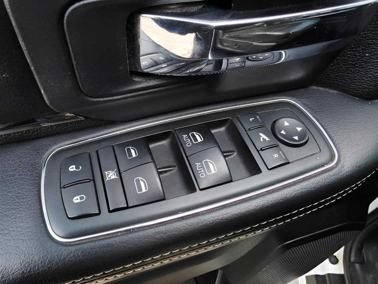 RAM 1500 Sport Crew Cab SWB 4WD 2014