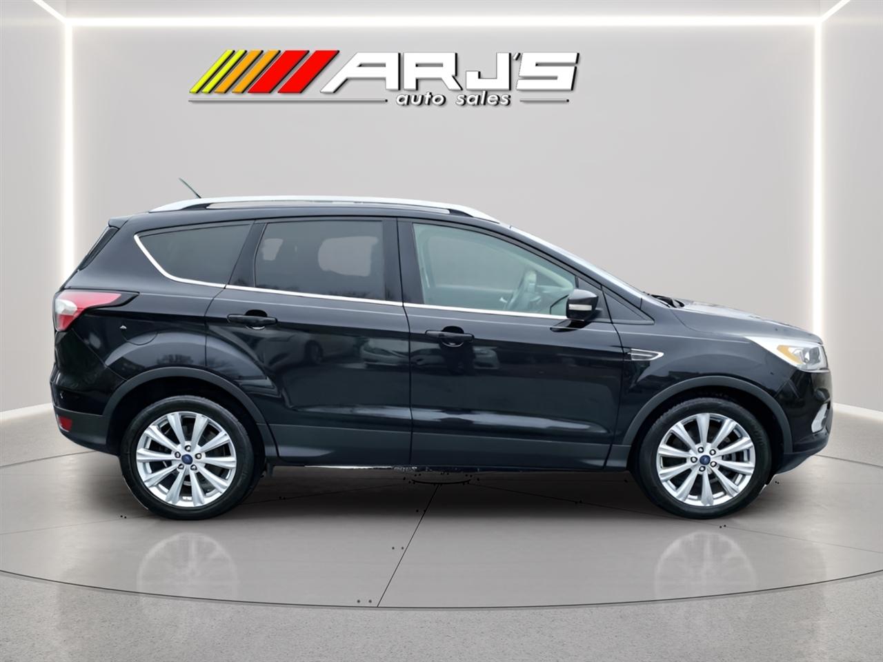 Ford Escape Titanium 4WD 2017