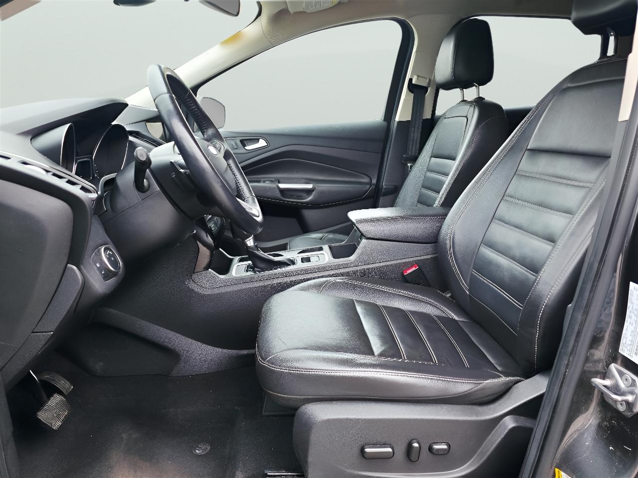 Ford Escape Titanium 4WD 2017