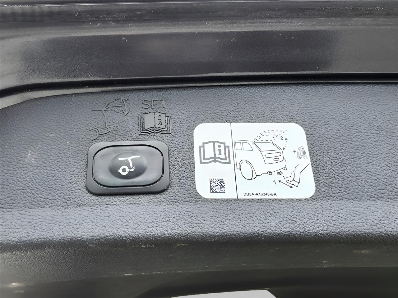 Ford Escape Titanium 4WD 2017
