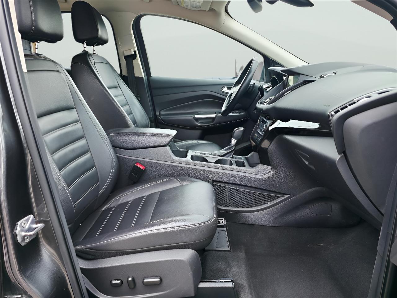 Ford Escape Titanium 4WD 2017