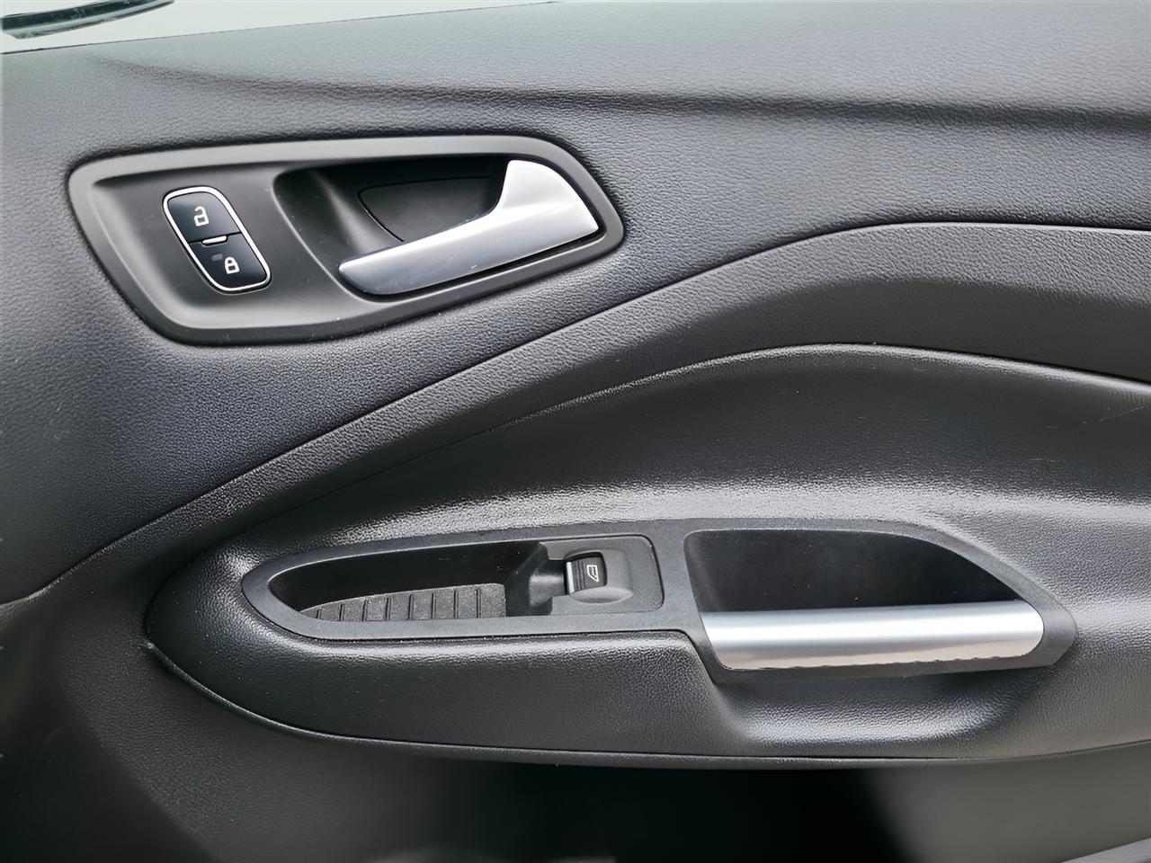 Ford Escape Titanium 4WD 2017