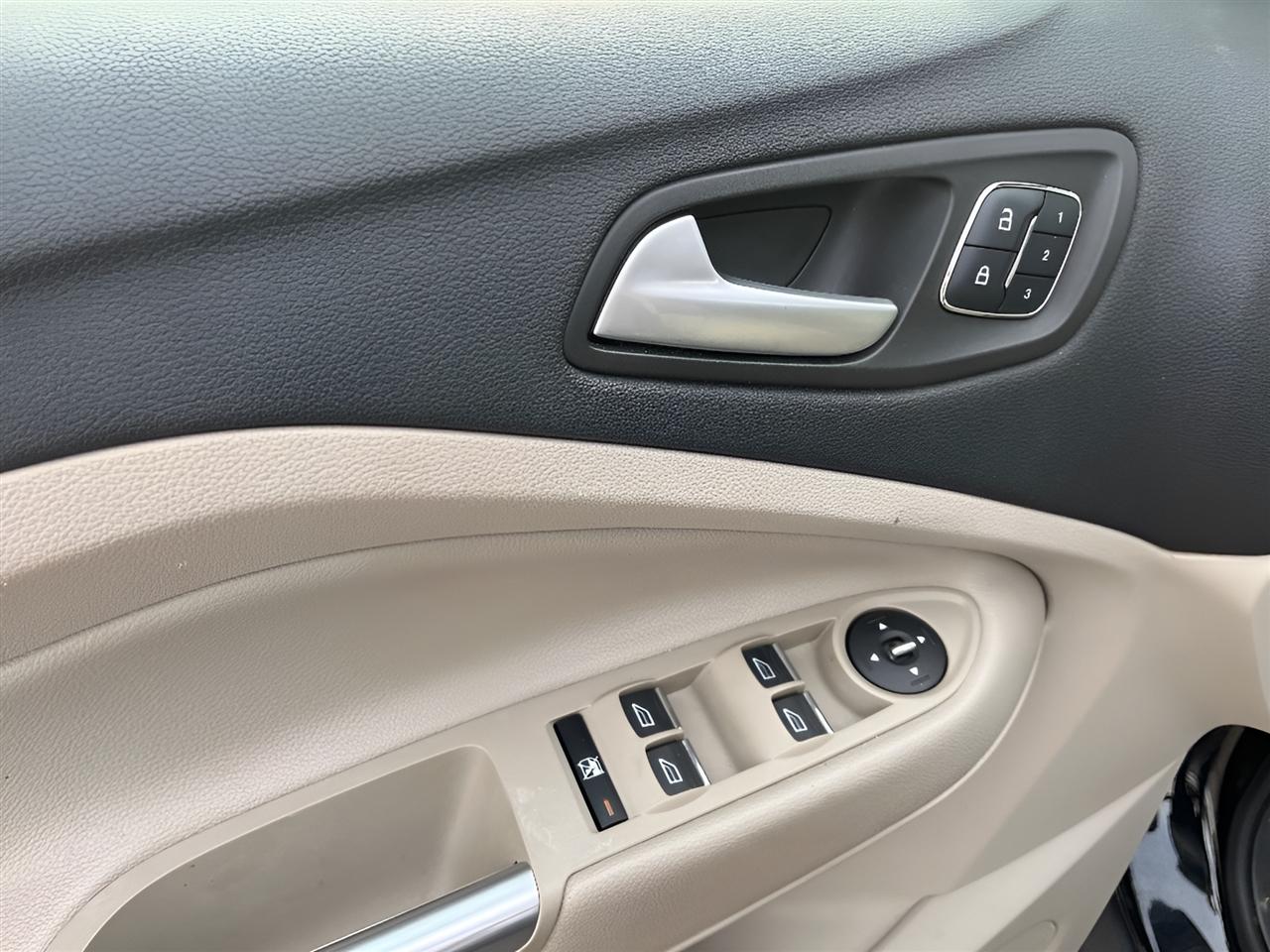 Ford Escape Titanium 4WD 2016
