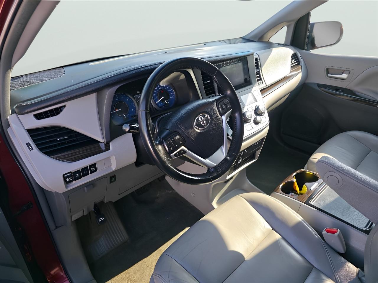 Toyota Sienna Limited AWD 7-Passenger V6 2015