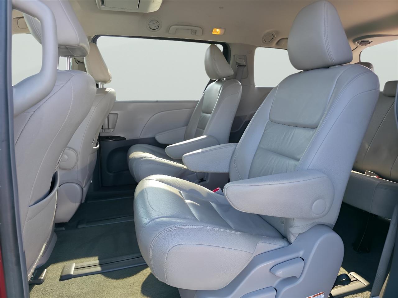 Toyota Sienna Limited AWD 7-Passenger V6 2015