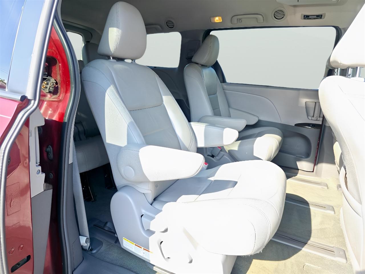 Toyota Sienna Limited AWD 7-Passenger V6 2015