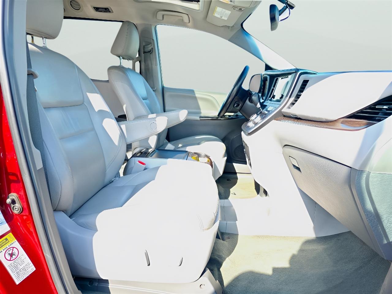 Toyota Sienna Limited AWD 7-Passenger V6 2015